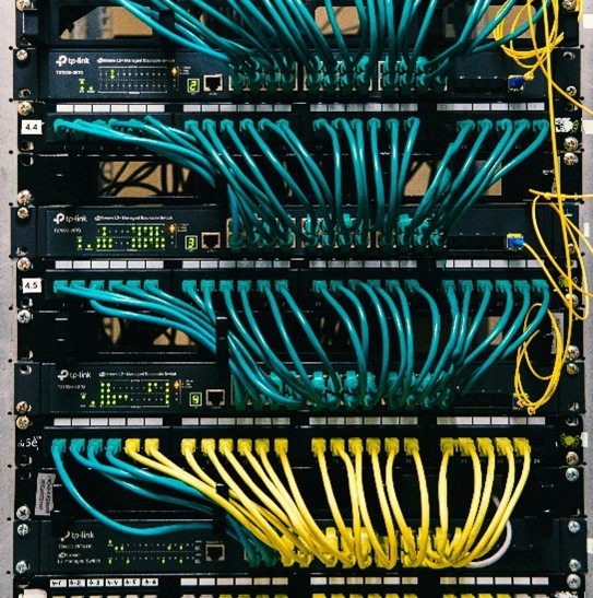 GYENGEÁRAMÚ RENDSZEREK TERVEZÉSE ÉS KIVITELEZÉSE