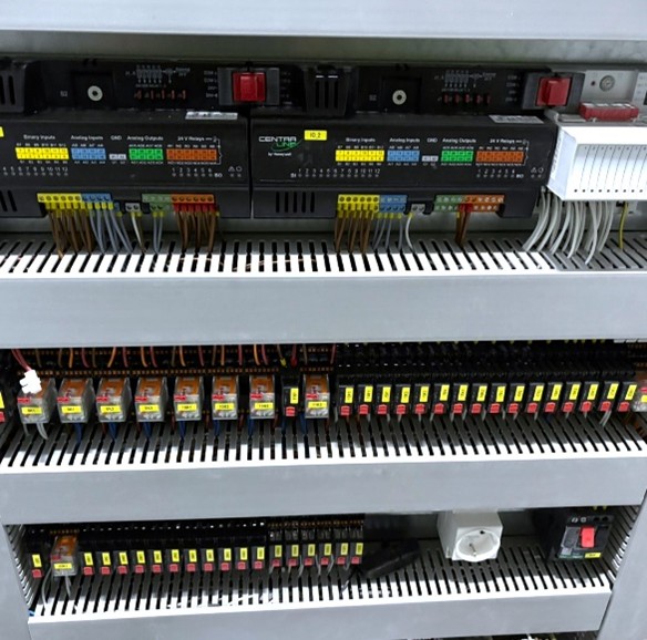 AUTOMATIKAI RENDSZEREK TERVEZÉSE ÉS KIVITELEZÉSE